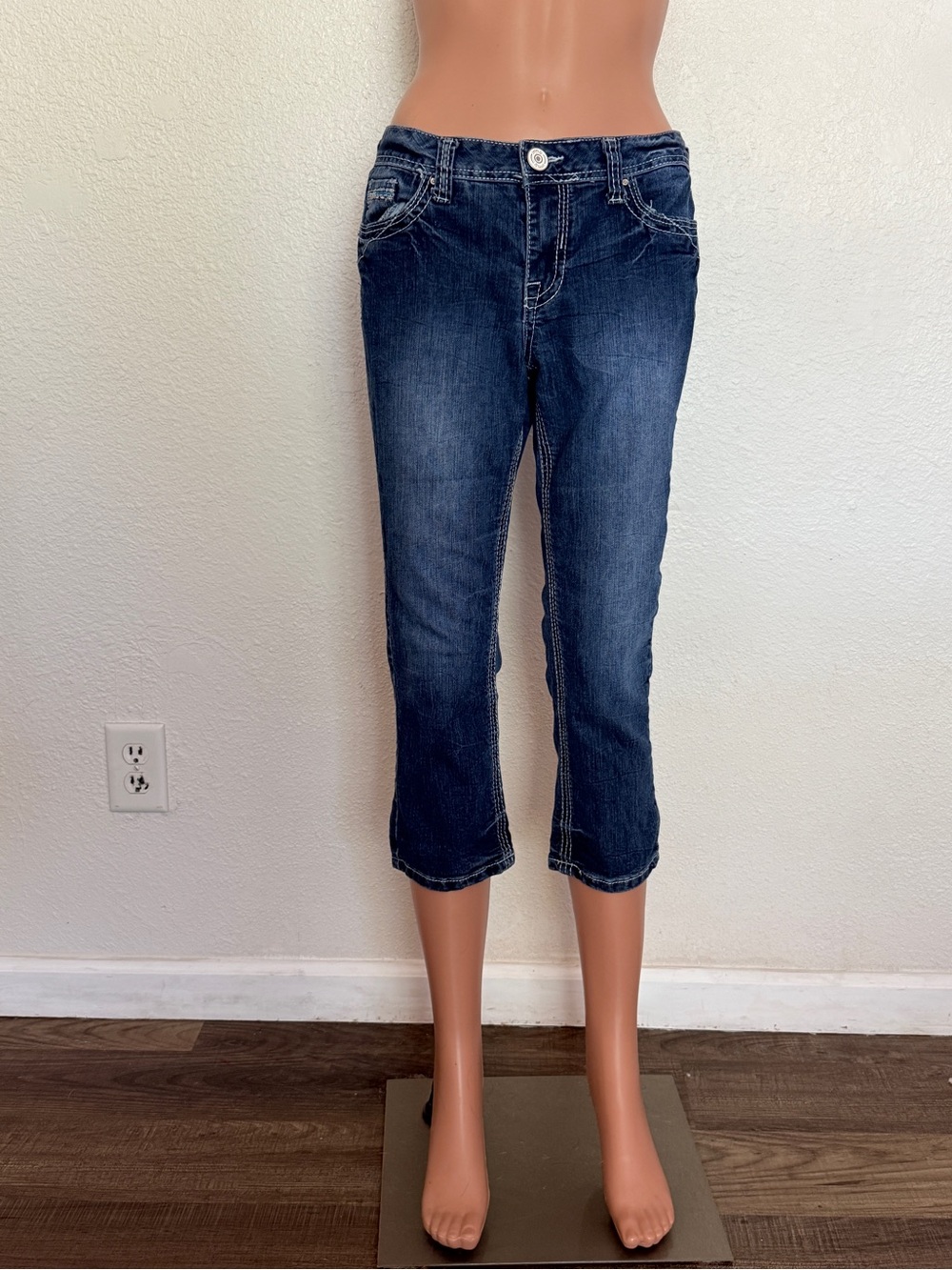 Series Short & Sexy “Selena” Capri Jeans Sz 9
